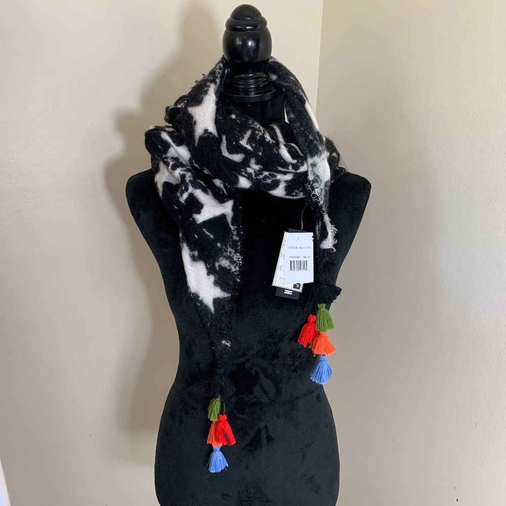 NWT Steve Madden blanket scarf